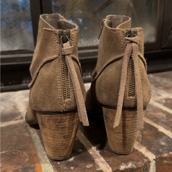 Size 10, Steve Madden Booties - Picture 1 of 3